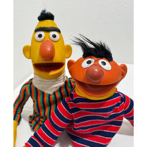 Vintage 1970's Muppets Sesame Street Bert And Ernie Rubber & Cloth Hand Puppets